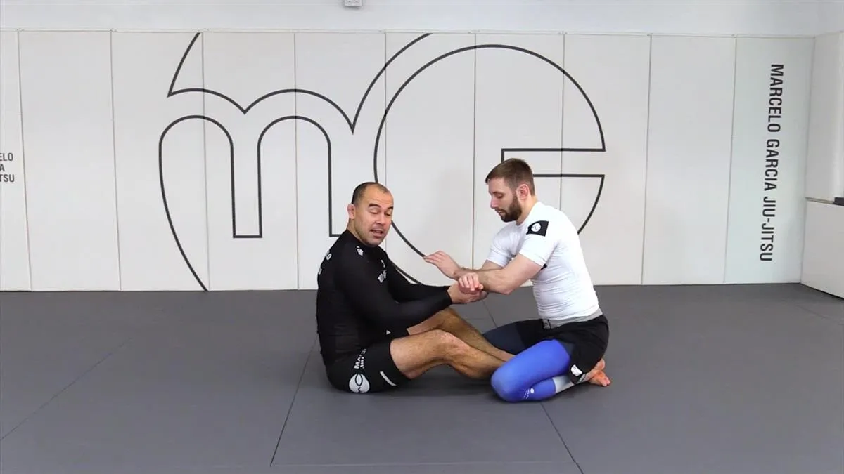 2 on 1 Control No Gi by Marcelo Garcia