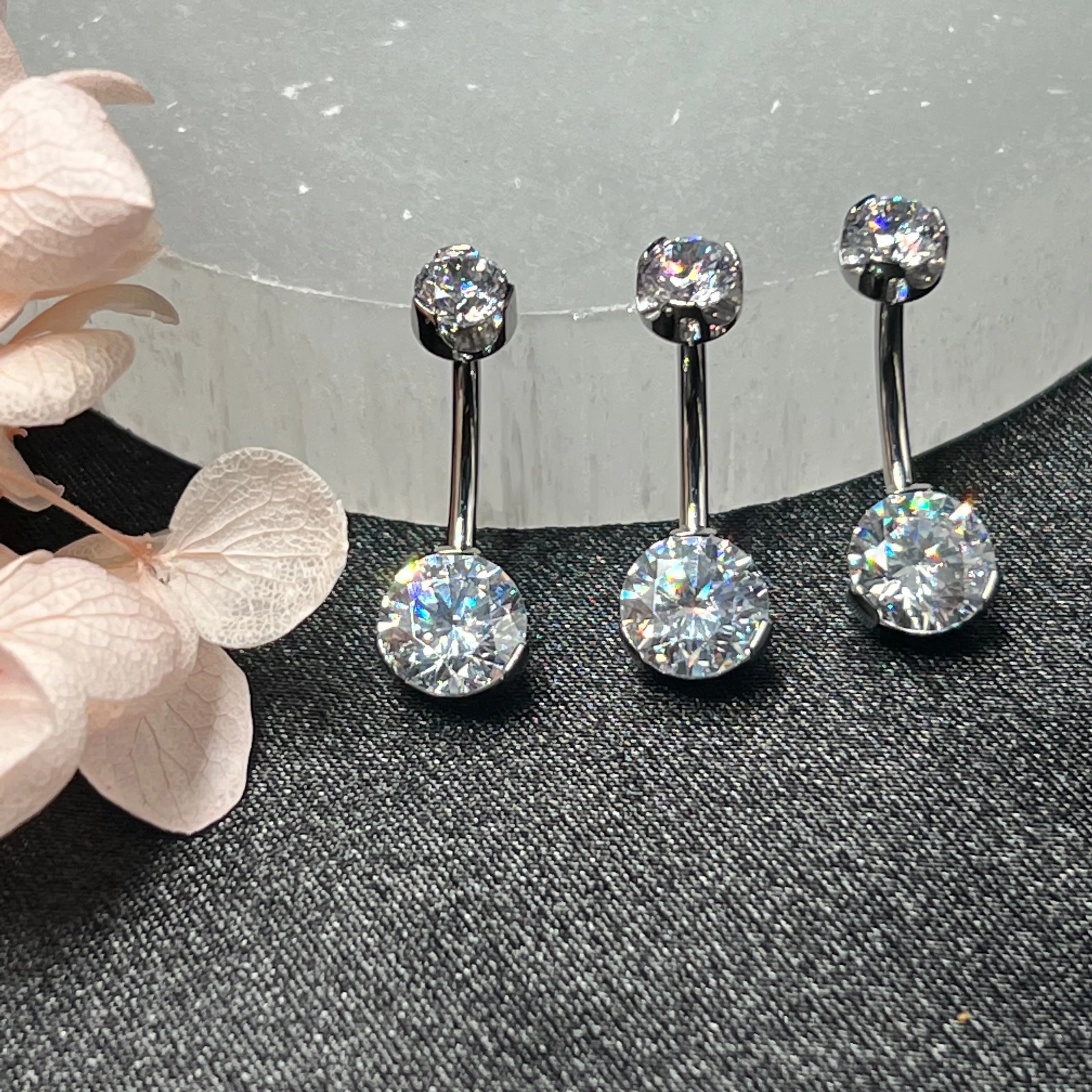 Anatometal Prong Set Navel Curve 14GA
