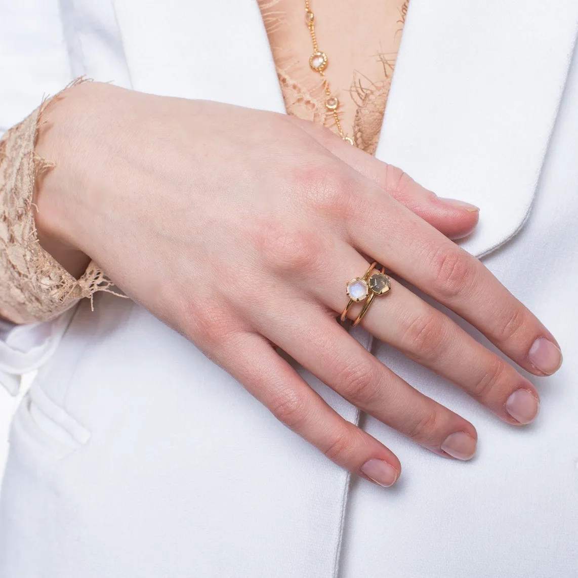 GRACE RING LABRADORITE & GOLD