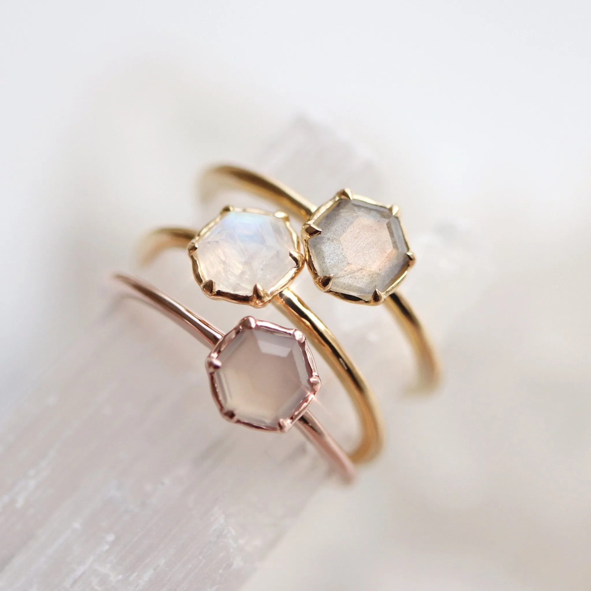 GRACE RING LABRADORITE & GOLD